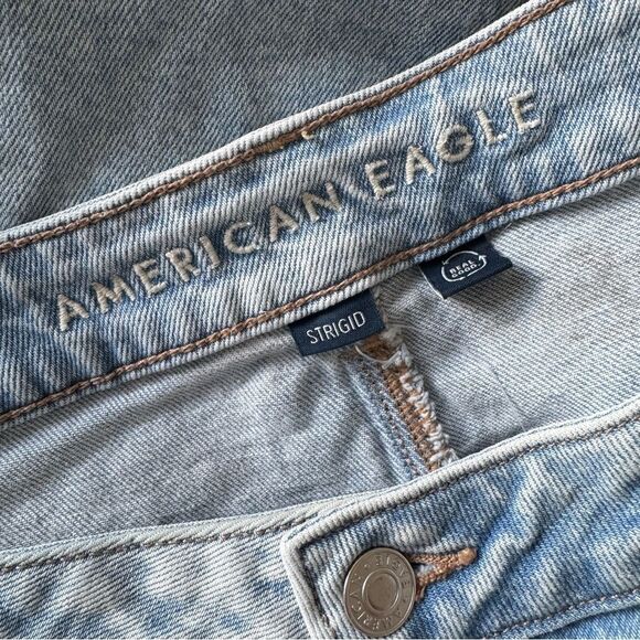 American Eagle AE Mom Jeans in Light Wash Size 16 - Picture 12 of 14